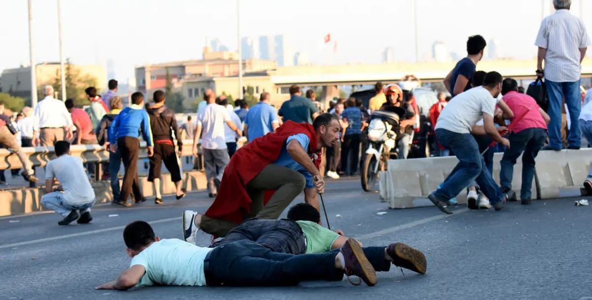 Turkiyadagi davlat to‘ntarishiga urinishga 10 yil: mamlakatni o‘zgartirgan tun