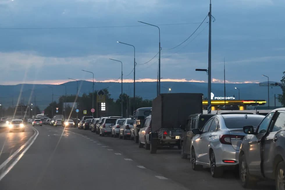 Baykalortida benzinga ulkan navbat yuzaga keldi