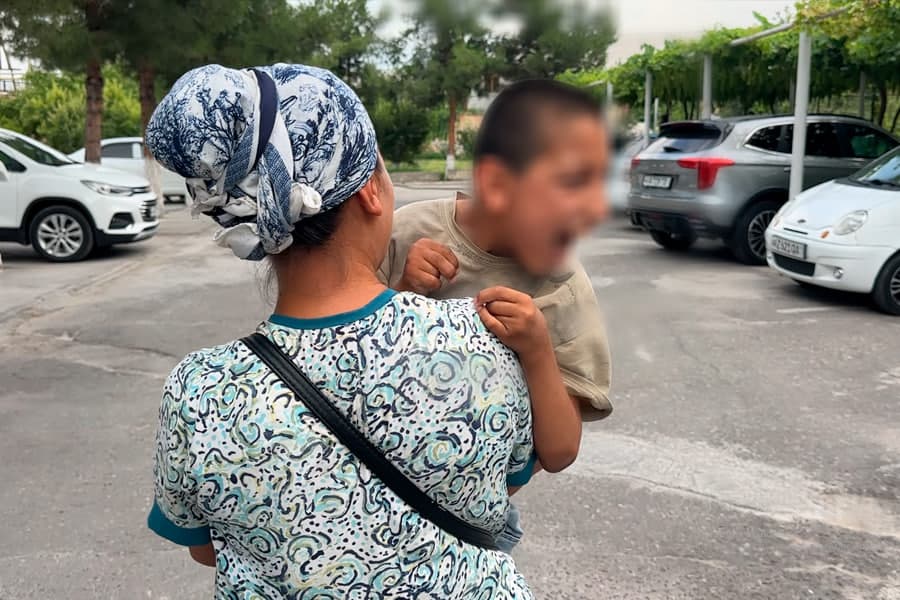 “Nogironligi bor bolalarimizni sarson qilishyapti” – Farg‘onadagi Muruvvat uyida maxsus guruh yopildi