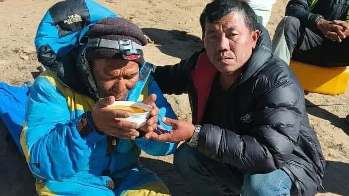 6 kun Everestda yolg‘iz: yo‘qolgan alpinist mo‘jiza tufayli tirik qoldi va o‘zi pastga tushib keldi