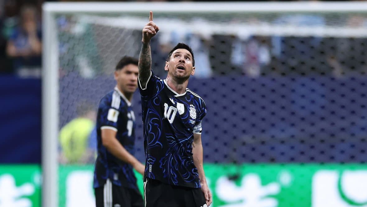 «Nima desa, deyaverishsin». Messi heyterlarga javob qaytardi va g‘alabani Maradonaga bag‘ishladi