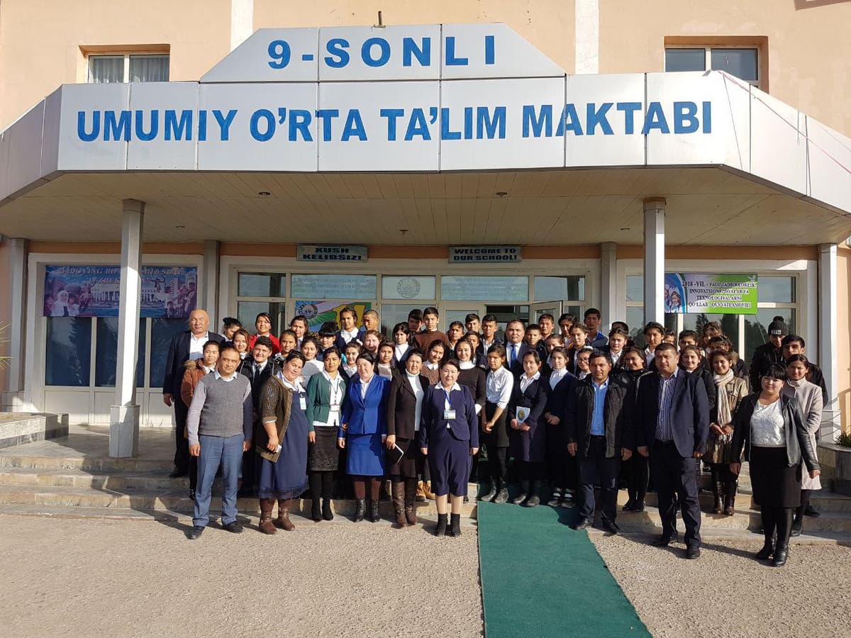 Innovatsion rivojlanish vaziri, akademik Abduraxmonov Surxondaryoda maktab o‘quvchilari bilan suhbatlashdi