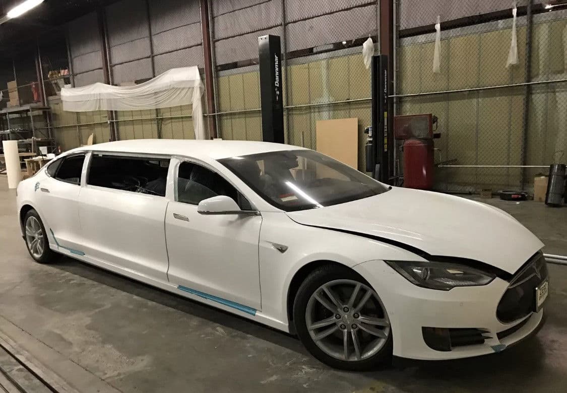 Tesla’ning ilk limuzini auksiondan sotilmoqda