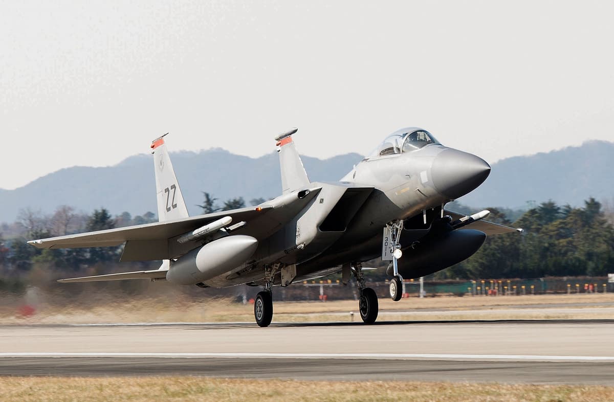 OAV: Lockheed Martin F-15 qiruvchi samolyotlariga lazer qurollarini o‘rnatadi