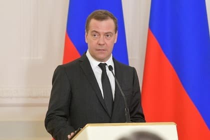 Medvedev Rossiyadagi yangi yil ta'tillari uzundan-uzoq ekanligidan shikoyat qildi