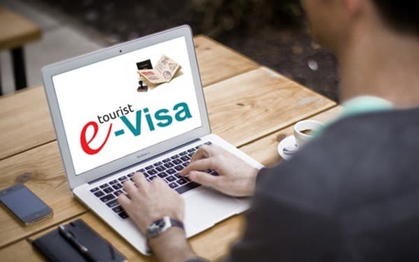 O‘zbekistonda bugundan elektron kirish vizalari berish tizimi ishga tushdi