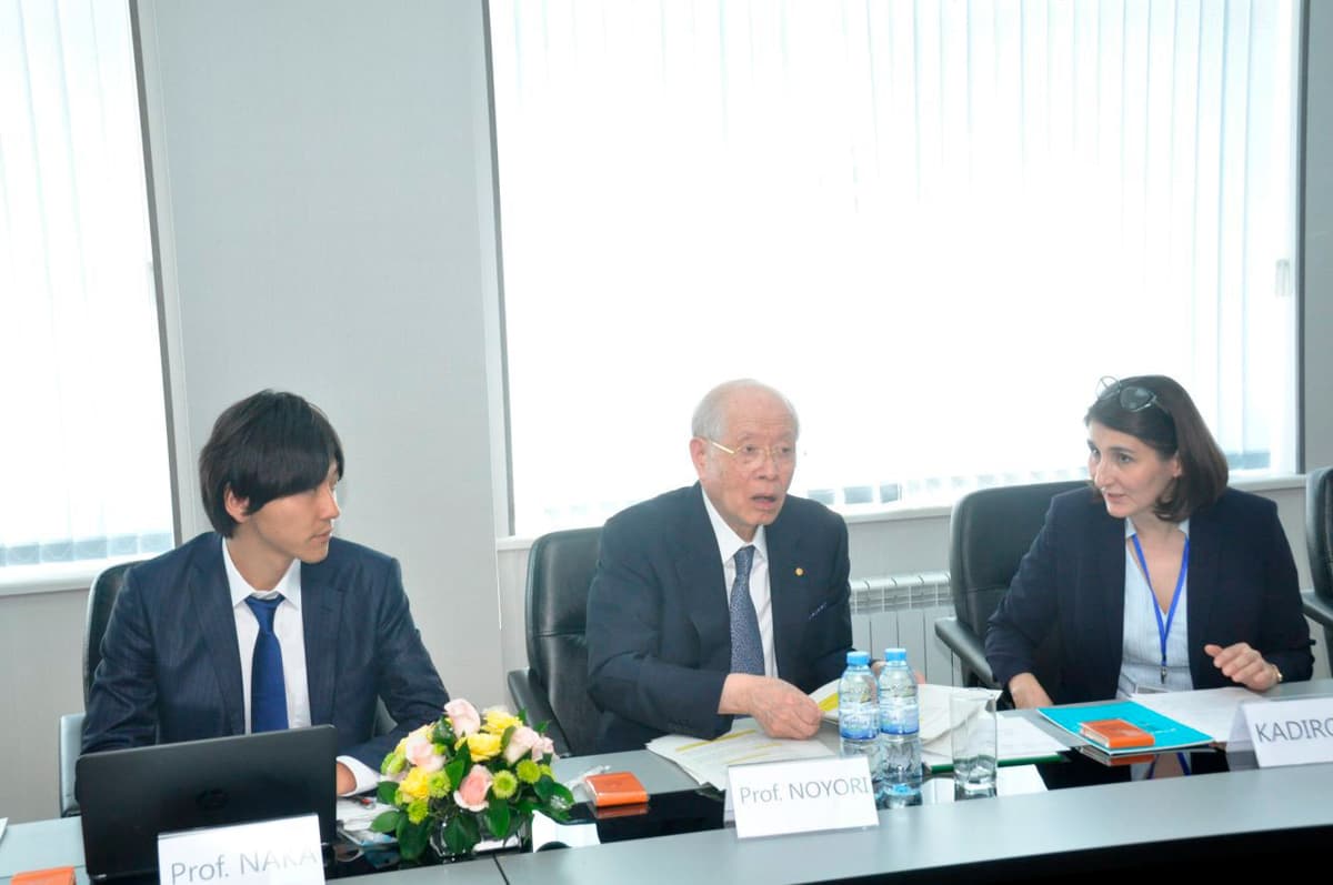 Ryodzi Noyori o‘zbekistonlik yosh olimlar bilan davra suhbatida ishtirok etdi