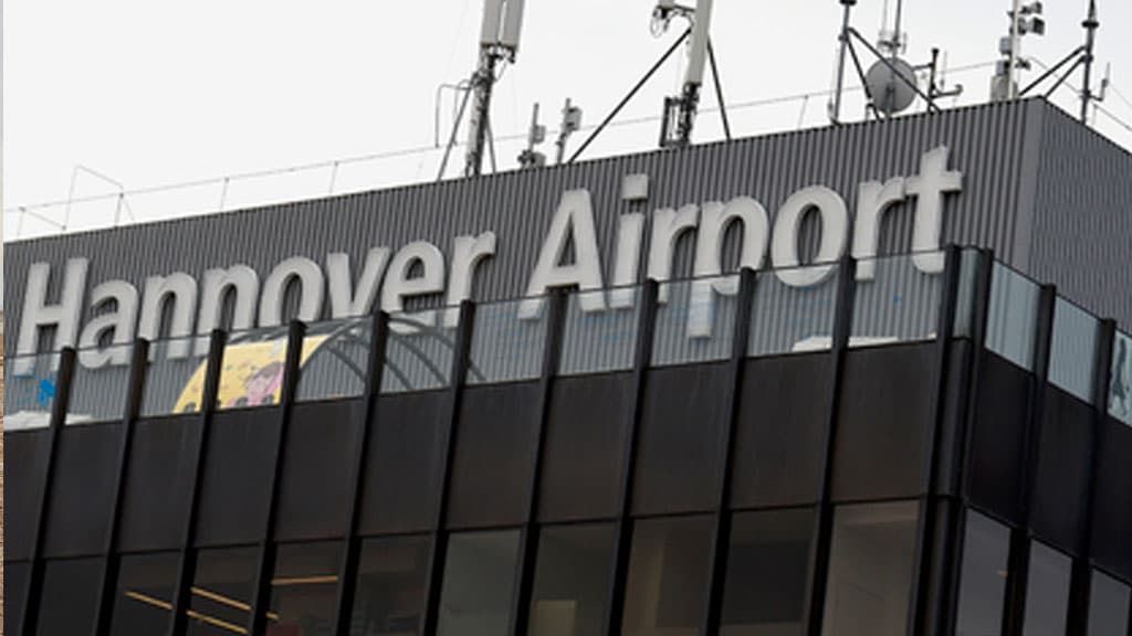 Gannover aeroporti noma'lum shaxsning avtomobilda bostirib kirishi sababli vaqtincha ishlamadi