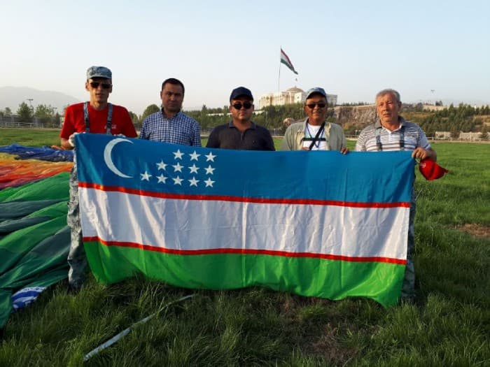 O‘zbekistonlik havo sharida uchuvchilar Dushanbedagi festivalda ishtirok etdilar