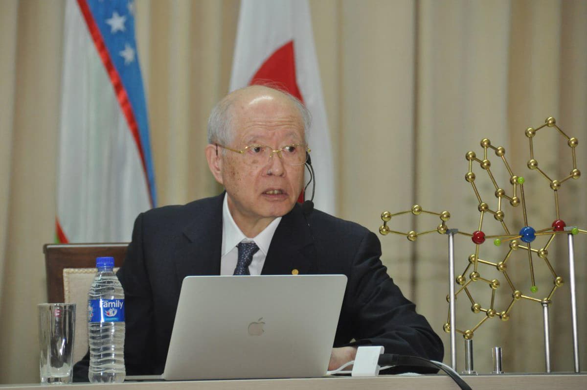 Nobel mukofoti laureati Ryodzi Noyori o‘zbekistonlik talabalarga ma'ruza qildi