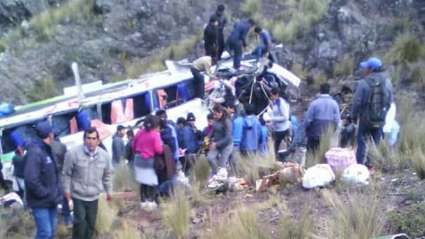 Peruda avtobus jarlikka quladi, o‘nlab qurbonlar bor