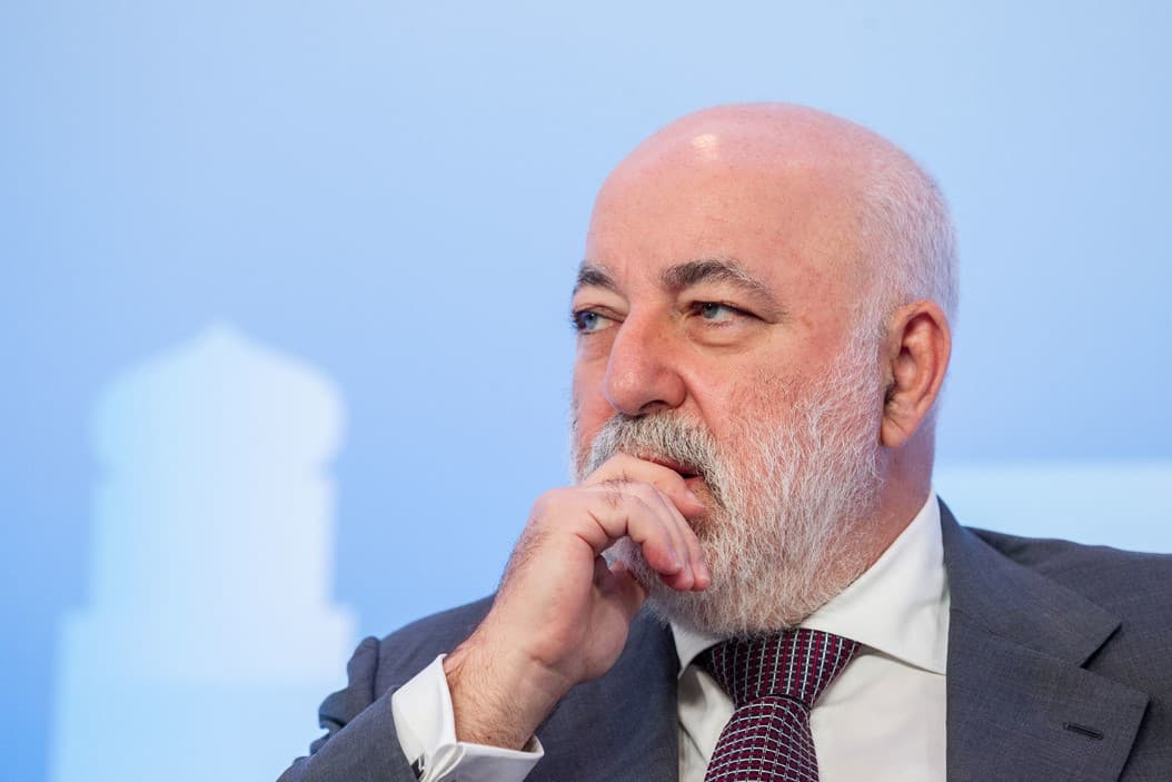 Rossiyalik milliarder Rossiya va AQSh haqida gapirib, Okudjavadan iqtibos keltirdi