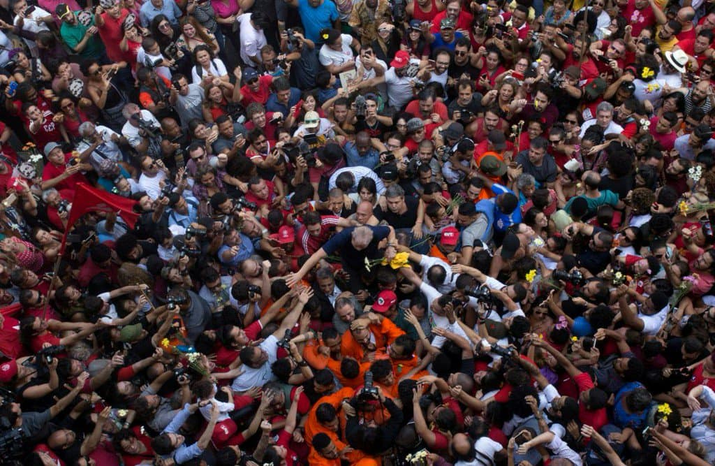 Foto: Braziliyaning sobiq prezidenti hibsga olingach tartibsizliklar boshlandi