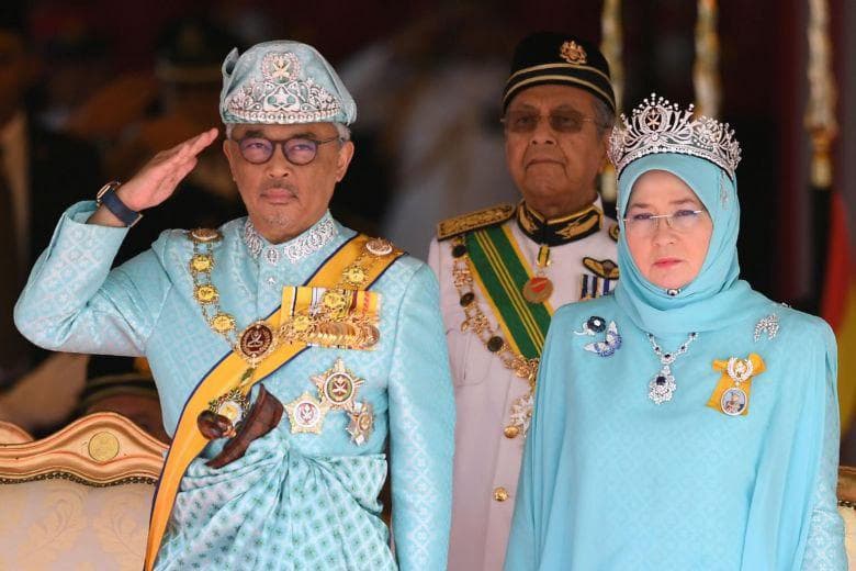Malayziyaning yangi qiroli Sulton Abdulloh qirollik tojini kiydi 