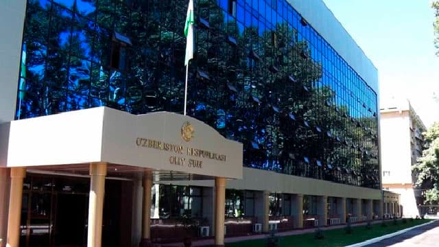 ​Oliy sud xorazmlik imom ishini noma'lum muddatga kechga surdi