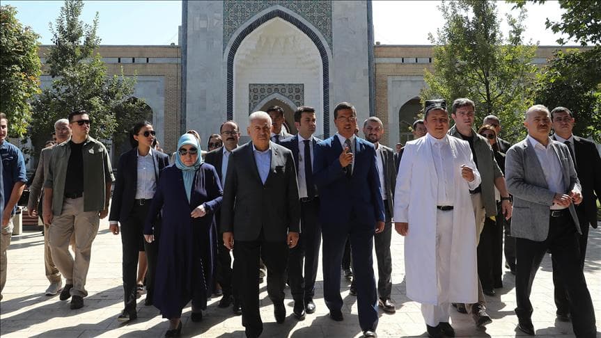 Binali Yildirim Samarqandga bordi