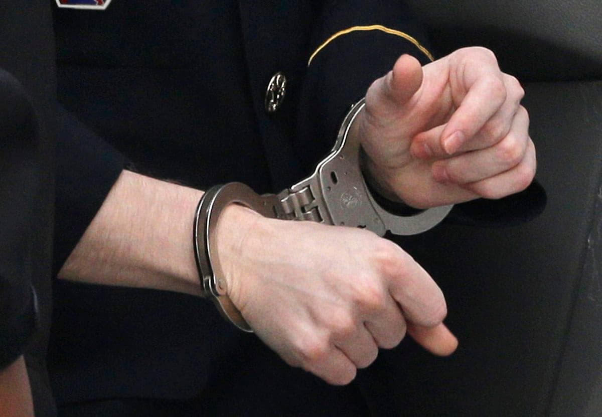 Омскдан Ўзбекистонга халқаро қидирувда бўлган аёл экстрадиция қилинди
