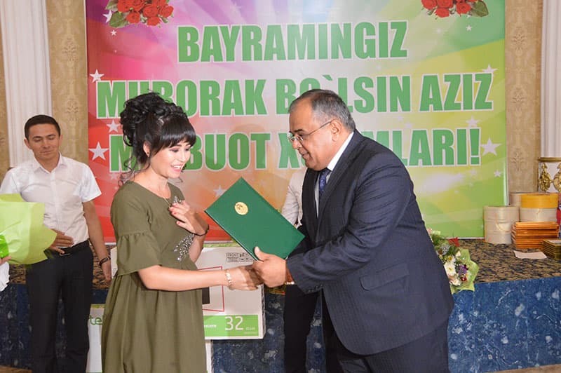 Navoiylik jurnalistlar kasb bayramlarida munosib taqdirlanishdi
