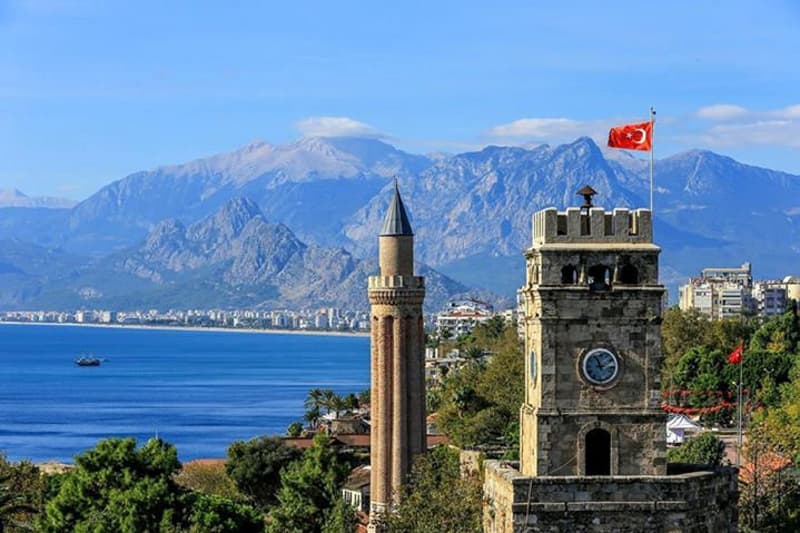 Turkiyaning Antalya shahrida turistlar uchun soliq joriy etish taklif qilindi