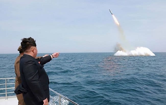 Bloomberg: Shimoliy Koreya ballistik raketalar bilan qurollangan suv osti kemasi qurmoqda