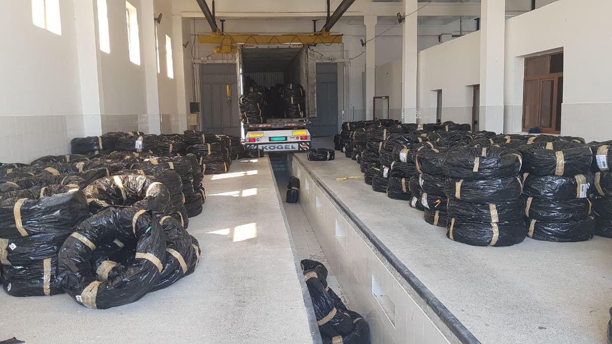 Hujjatlarda ko‘rsatilmagan 1 mlrd so‘mlik tovarlarni yashirincha olib o‘tish rejasi amalga oshmadi