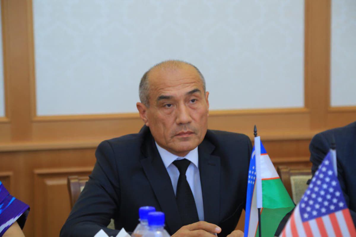 «O‘zbek bunday demaydi!». Rektor lotin alifbosini to‘liq joriy etishga shoshilishga chaqirdi 