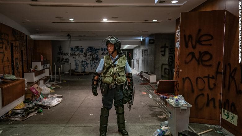 Hongkong politsiyasi yirik miqdordagi portlovchi moddalarni musodara qildi