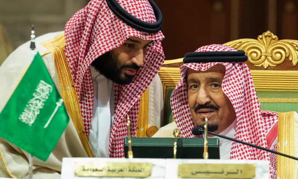 Saudiya Arabistoni podshohi valiahd shahzodani bir qator vakolatlardan mahrum qildi - The Guardian