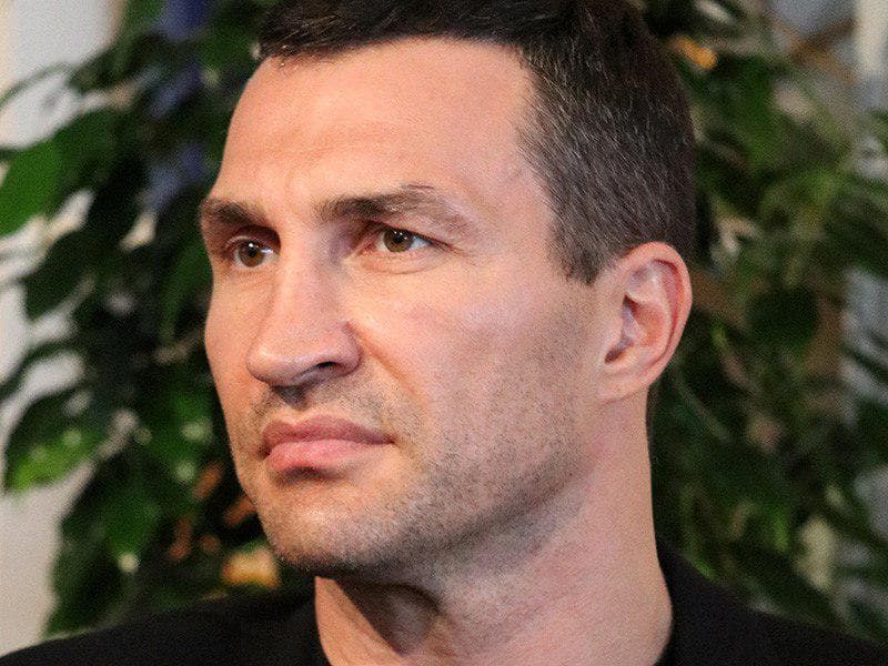 Владимир Кличко оиласи билан бирга ёнаётган яхтадан қутқариб қолинди