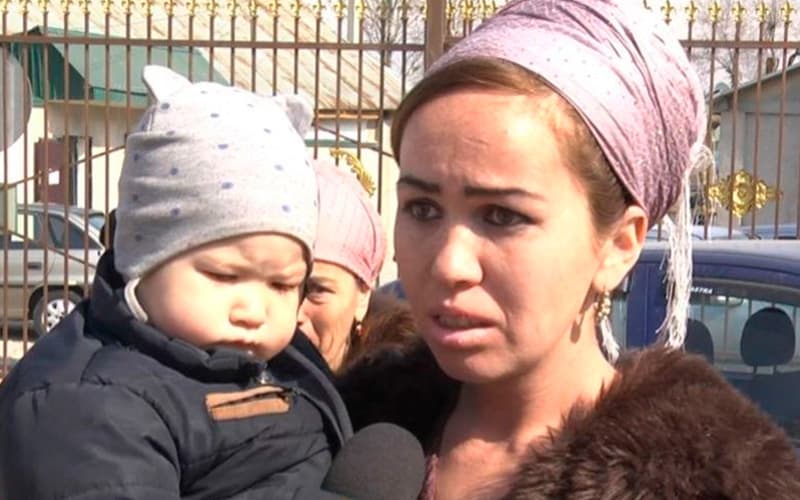 Tojikistonda tanasidan 10 ta igna topilgan chaqaloqning onasi 8 yilga qamaldi