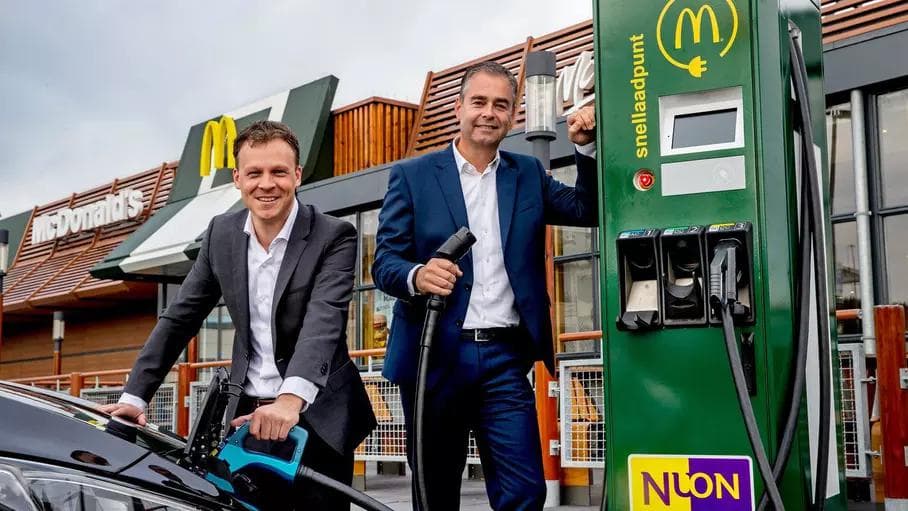 McDonald's mijozlarni jalb qilish maqsadida elektrokarlar uchun quvvatlash stansiyalarini ochmoqda