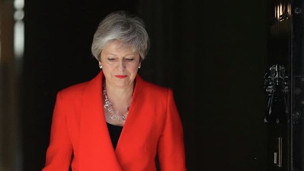 Tereza Mey Britaniyaning konservatorlar partiyasi yetakchisi lavozimidan ketdi