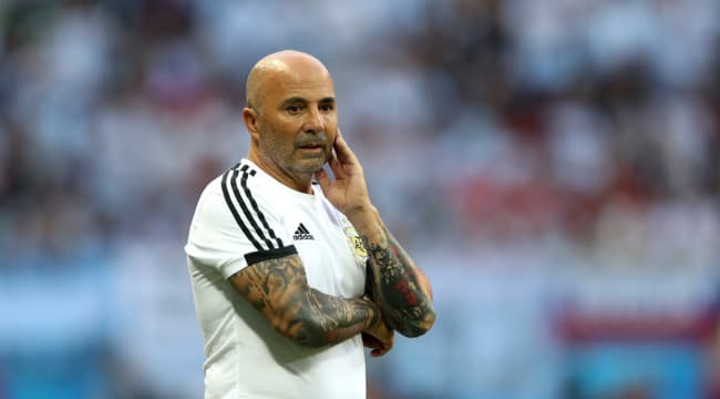 Uchta sariq kartochka olgan Sampaoli tarixga kirdi