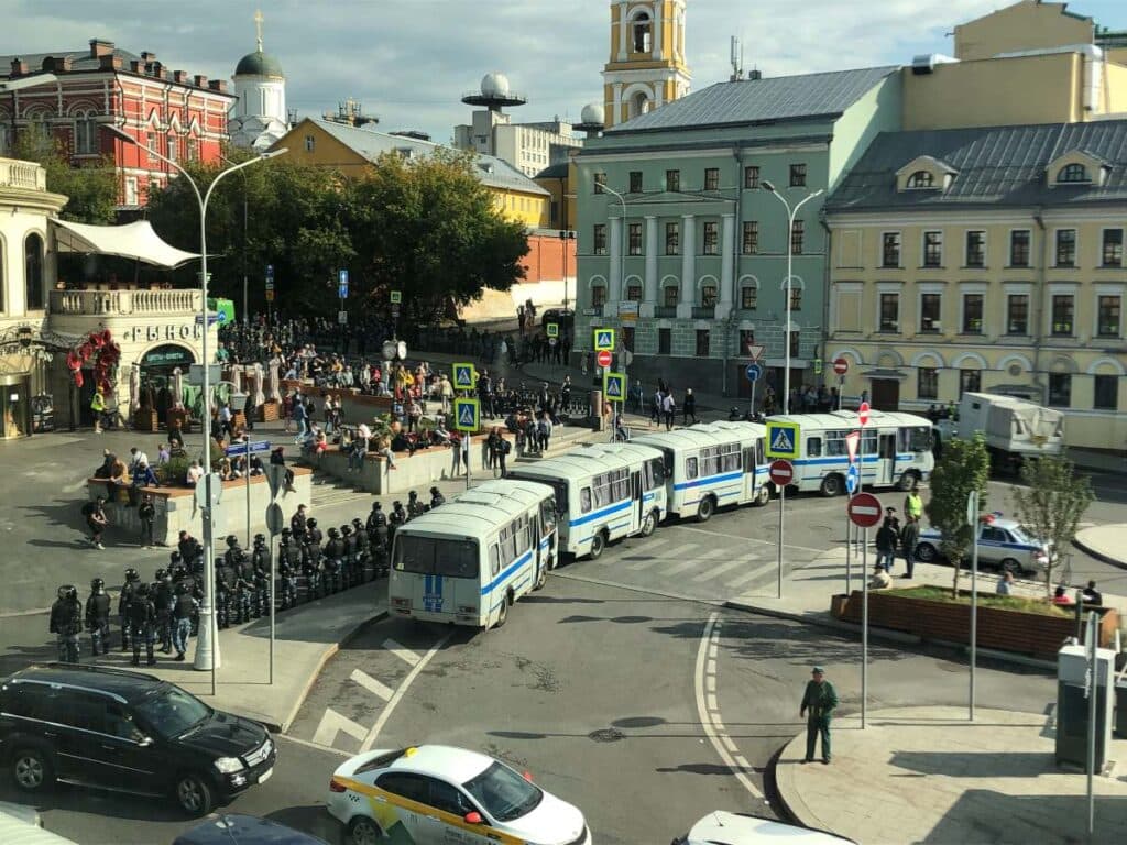 «Сайлов ҳуқуқимизни қайтариб оламиз». Москвадаги сиёсий инқироз авж олмоқда