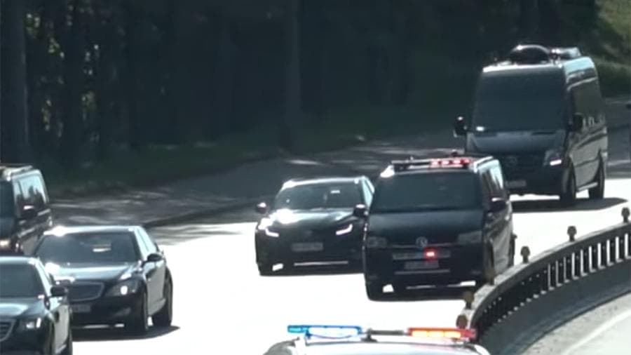 Ukrainaliklar Zelenskiyning uzun kortejini tanqid qilishdi  