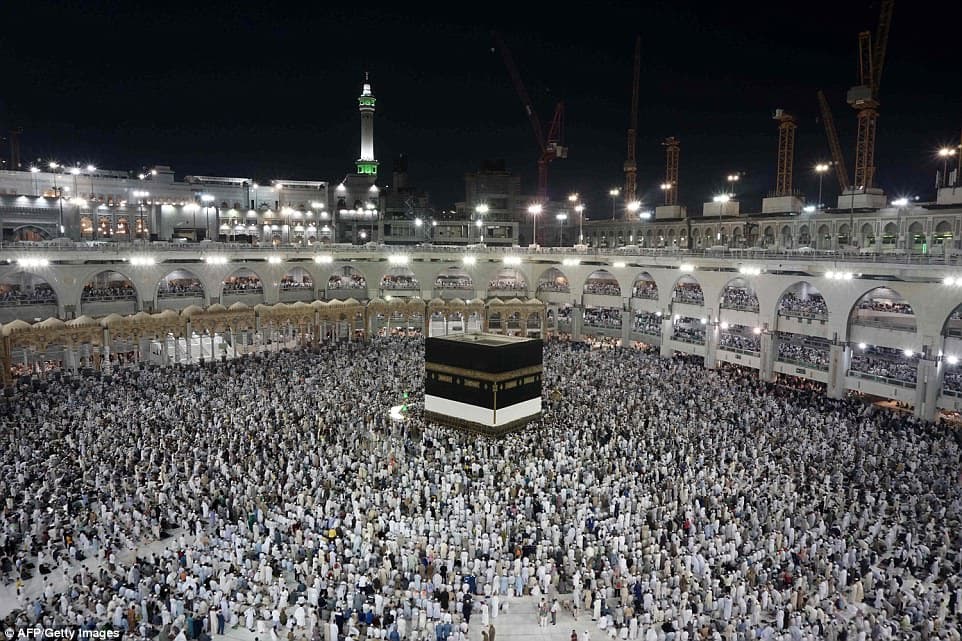 Din ishlari bo‘yicha qo‘mita: Umra vizasi vaqtincha to‘xtatildi