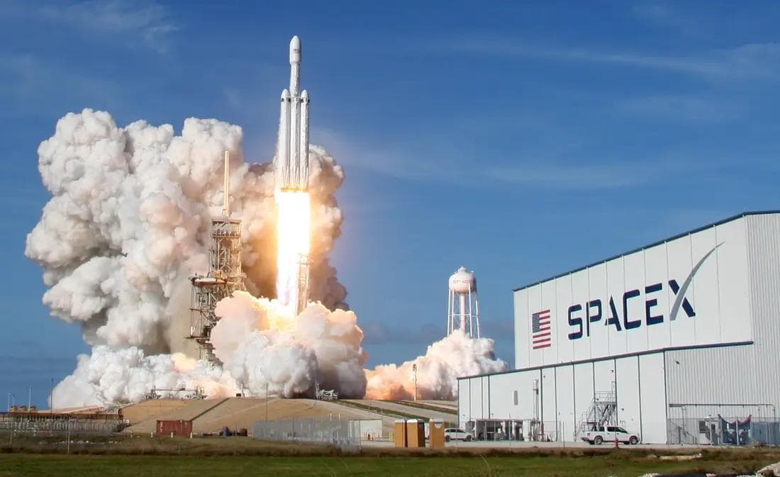 Space X navbatdagi 60 ta sun'iy yo‘ldoshini orbitaga chiqardi 