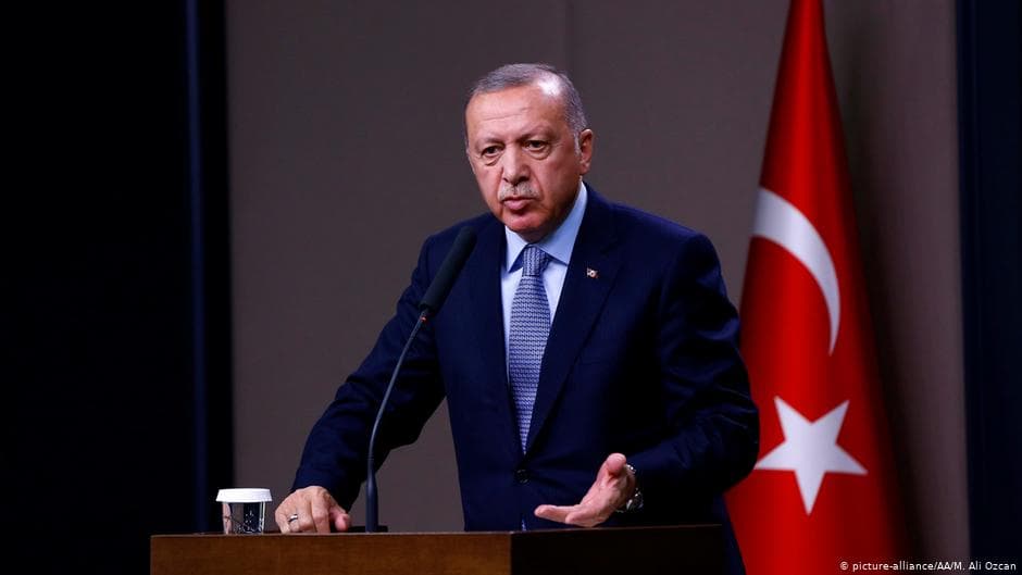 Erdo‘g‘an Gretsiya gazetasini haqoratli sarlavhasi uchun sudga berdi