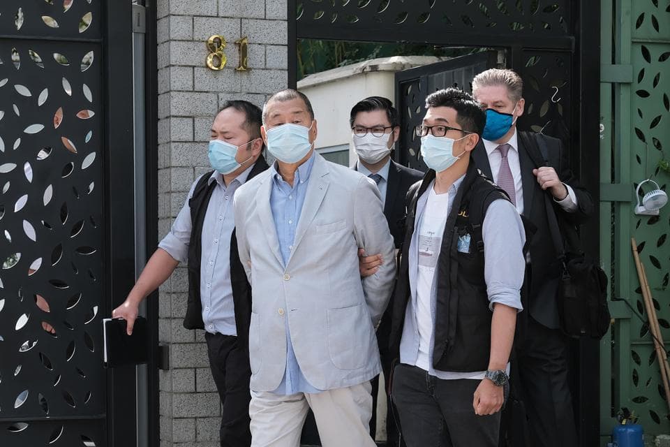 Hongkongda muxolifatchi mediamagnat Jimmi Lay hibsga olindi