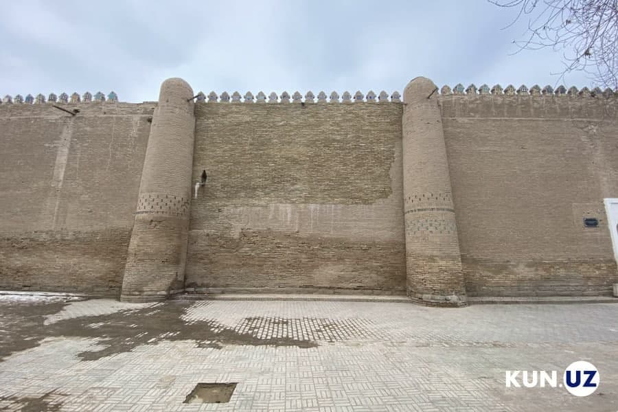 Tosh hovli saroyining beruxsat buzilgan devori tiklandi