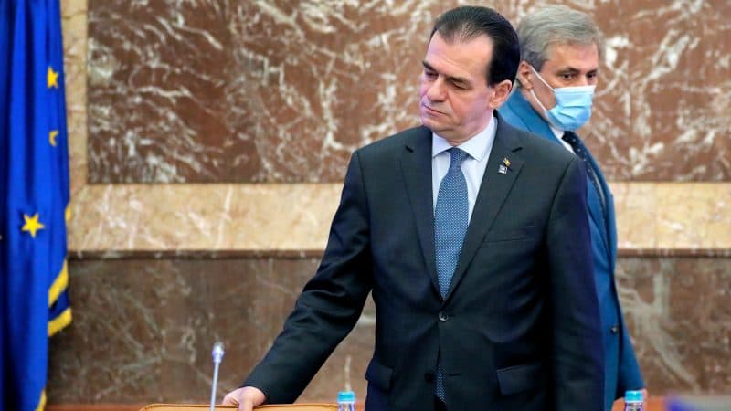 Ruminiya bosh vaziri himoya niqobini yechgani uchun jarima to‘ladi