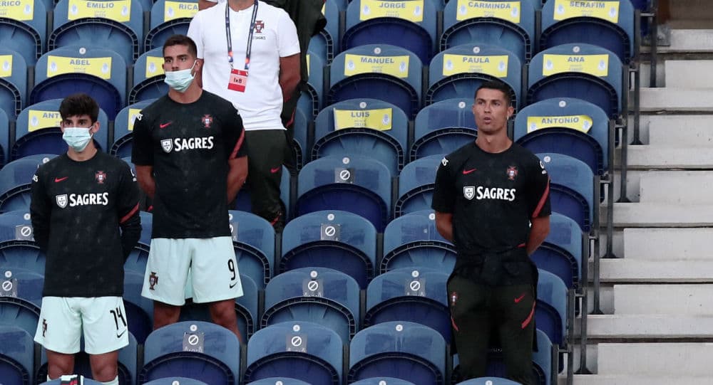Terma jamoa o‘yinini stadionda niqobsiz kuzatgan Ronalduga tanbeh berildi