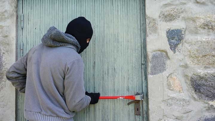 Buxoroda omborxonaga o‘g‘rilikka tushgan shaxs ashyoviy dalillar bilan qo‘lga olindi