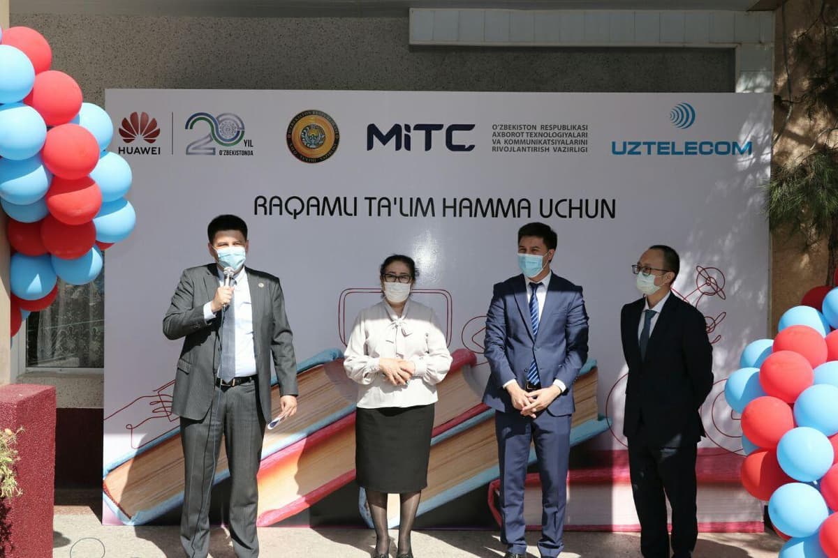 Raqamli ta'limni joriy qilishga oid loyiha Toshkent shahrining maktablarida taqdim etildi