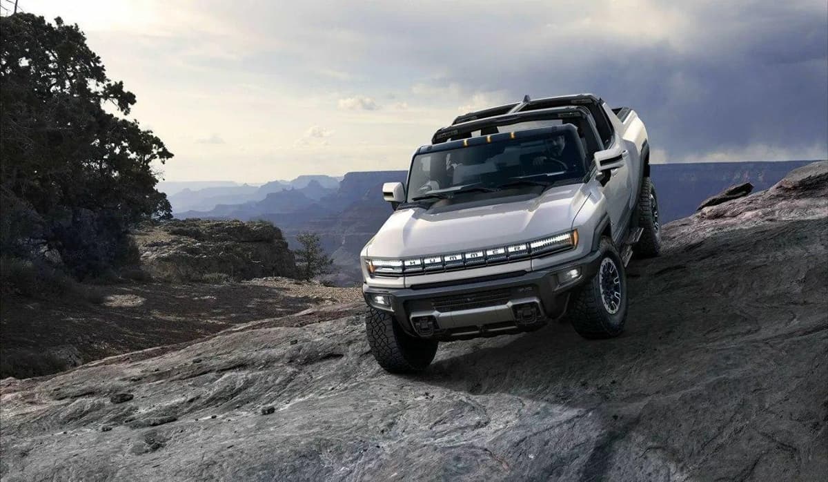 Yangi Hummer Tesla Cybertruck elektromobili raqobatchisi bo‘ladi