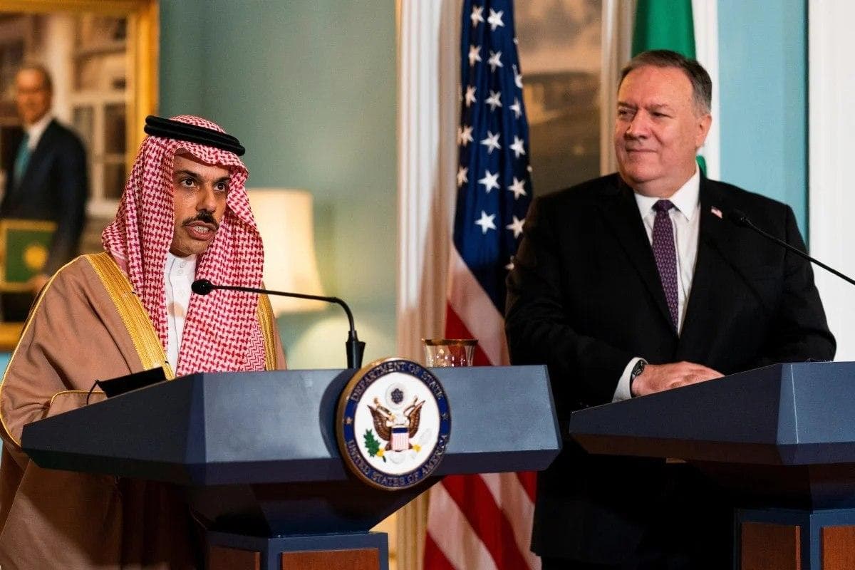 Pompeo Saudiya Arabistonini Isroil bilan munosabatlarni normallashtirishga chaqirmoqda