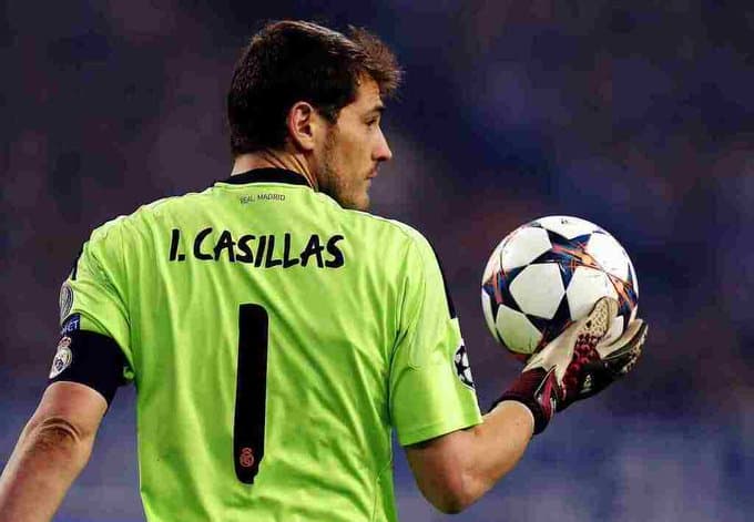 Iker Kasilyas futbolchilik faoliyatini yakunladi