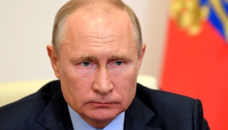 Kreml Putinning koronavirusdan himoyalangan bunkerda yashayotganini rad etdi