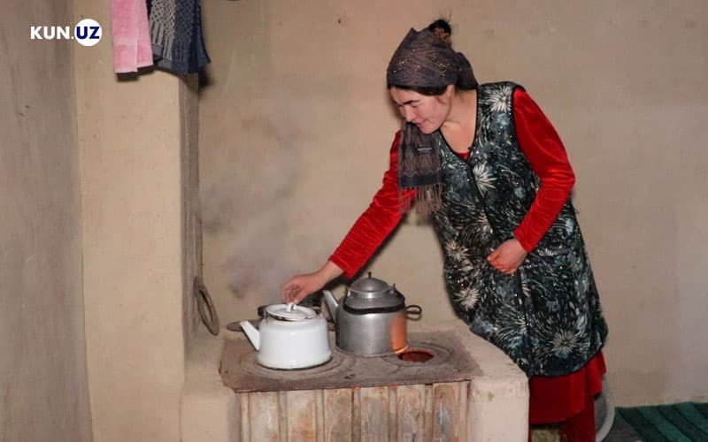 Sigir sog‘ishdan tappi yoqishgacha - qishloq ayolining bir kuni