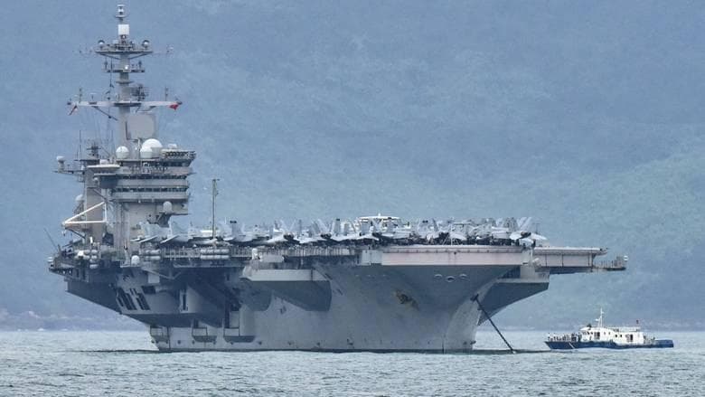 Pentagon AQSh flotining bayroqdor kemasidan yordam signalini oldi. Unda 100 dengizchi koronavirusga chalingan